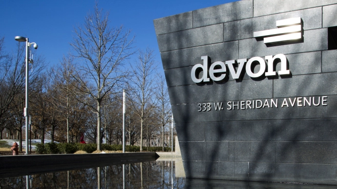 Devon Energy Surpasses Revenue Expectations Despite Earnings Miss, Stock Rises 2%