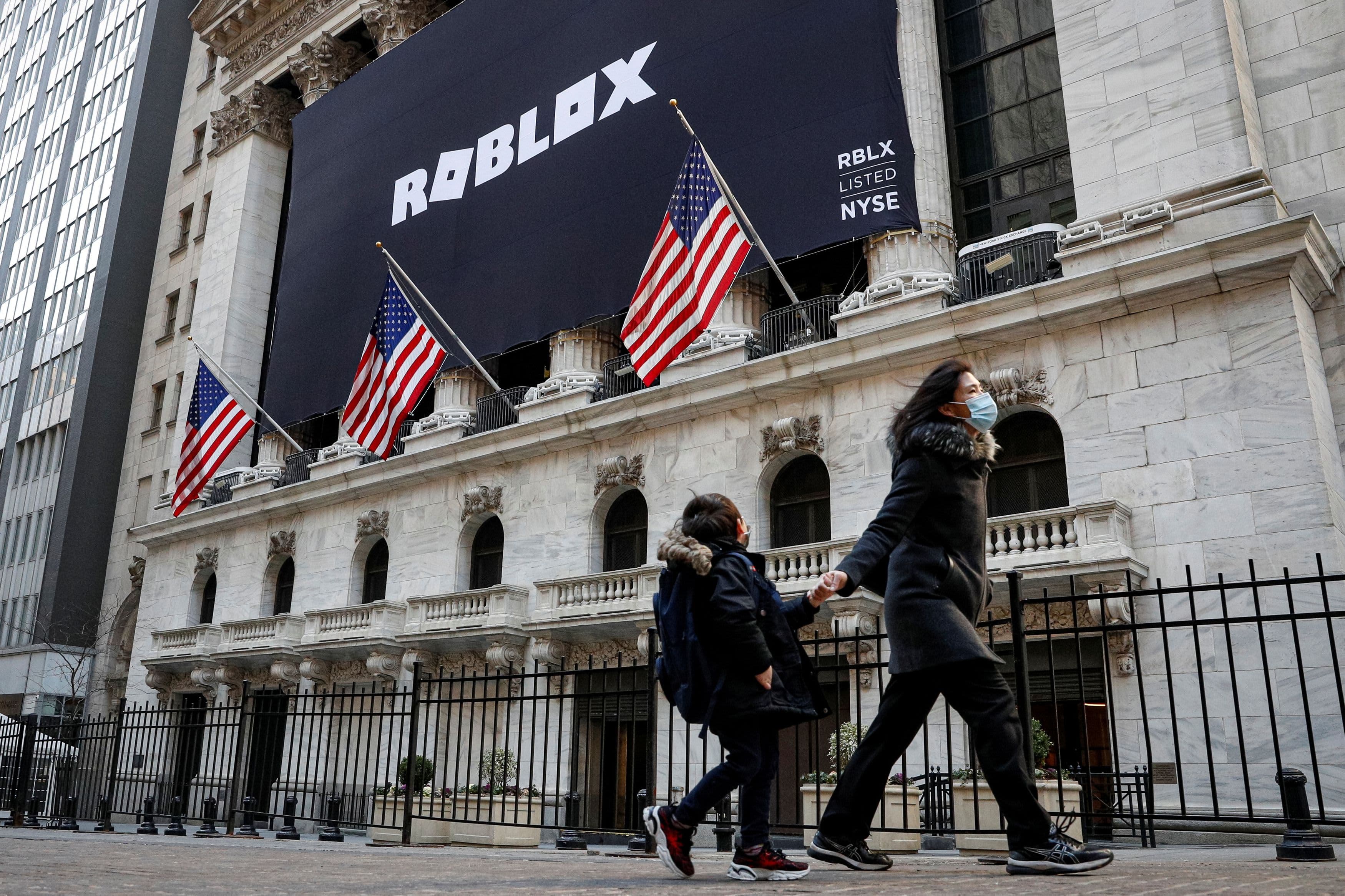 Roblox Plunges 22% on Disappointing Guidance, Overshadowing Q1 Beat